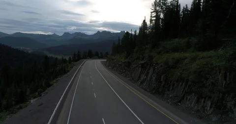 Winding mountain road. Video stock 90834635