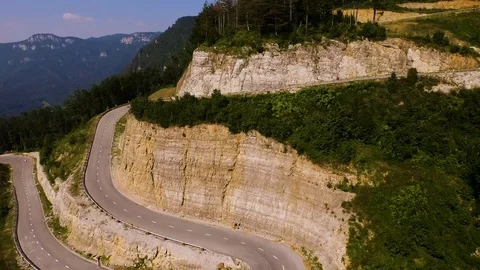 Winding mountain road 스톡 동영상 92420845