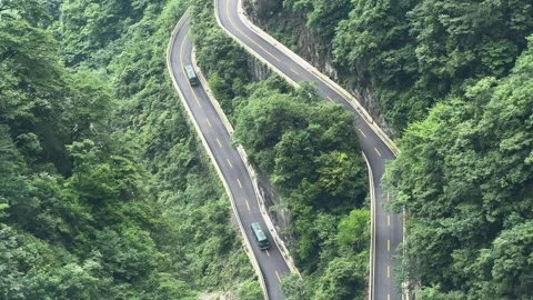 Winding mountain road Video stock 338098850