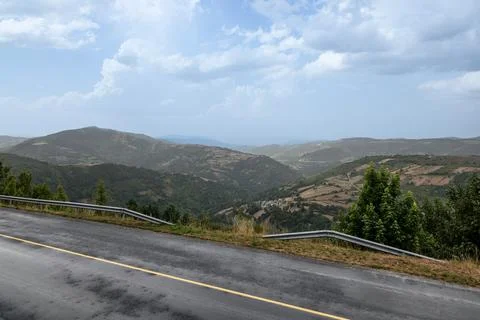 Winding mountain road passing through green valleys Stock-Fotos