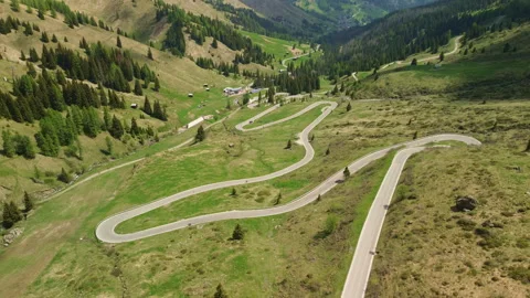 Winding mountain road through alpine valley 스톡 동영상 337078965