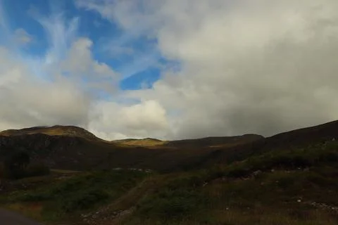 Winding path through Glen Strathfarrar Foto stock