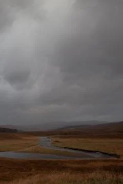 Winding River in Rainclouds Foto stock