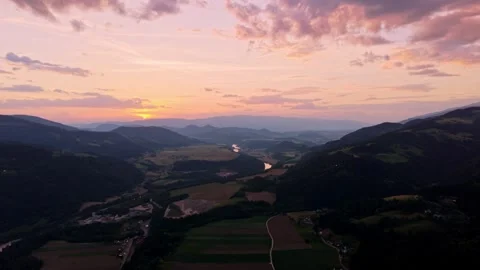 Winding river at sunset Stockbeeldmateriaal 335713248
