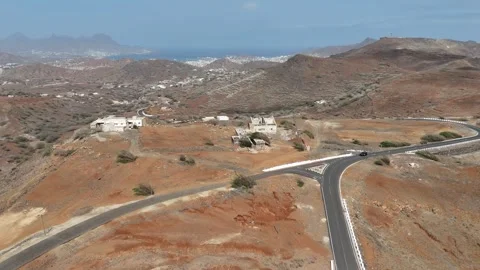 Winding road situated on the high volcanic plateaus of Monte Verde Vidéo 334637161