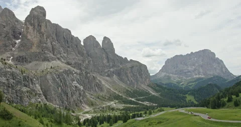 Winding road through Sella Pass in the Dolomites 库存影片 340784002