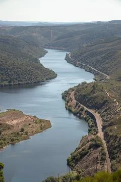 The winding Tejo River flowing through lush green hills Foto stock
