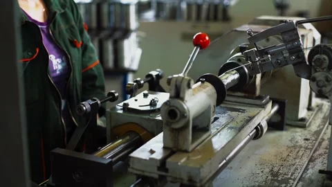 Winding wire onto spools for the production of metal hoses Vídeo Stock 320013446