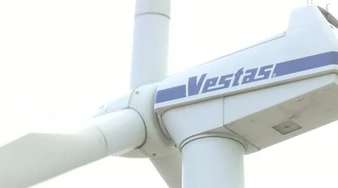 Windmill closeup to wide fast Stockbeeldmateriaal 10889543