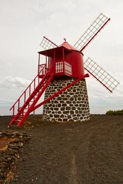 The windmill on the coast of the ocean Foto stock