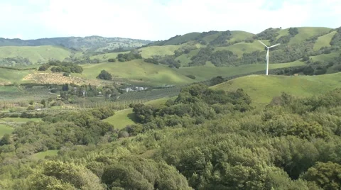 Windmill in Countryside 動画素材 1078422