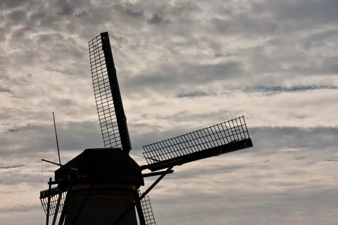 Windmill at dusk in Kinderdijk Foto stock