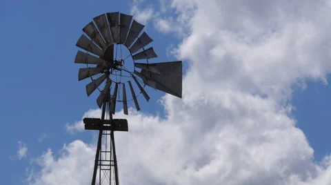 Windmill on farm Vídeo Stock 54960638