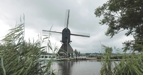 Windmill in Kinderdijk Stock Footage 114330918