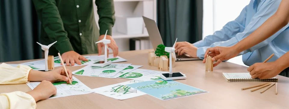 Windmill model and environmental document was placed at table. Delineation. Foto stock