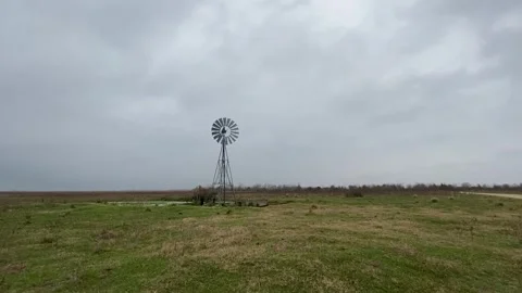 Windmill on prairie Stock-Footage 300483175