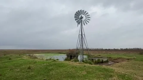 Windmill on prairie Stock-Footage 300483197