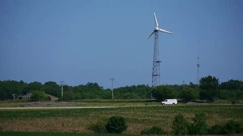 Windmill in a Wisconsin Field Vidéo 11229073