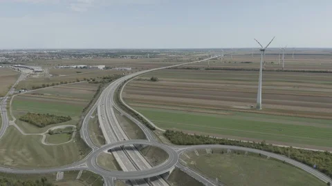 Windmills Along Highway Dlog Vídeos de archivo 129476687