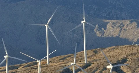 Windmills and mountains  Vídeo Stock 72250030