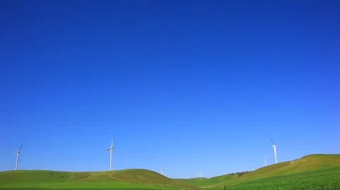 Windmills in deep blue sky.mpg Stockbeeldmateriaal 864471
