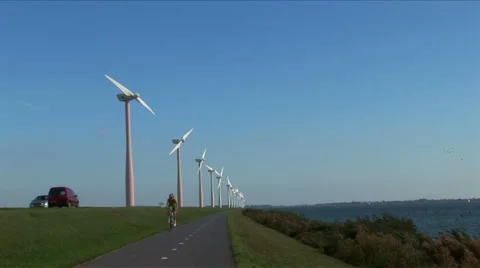 Windmills disappear into the depth Video stock 5700935