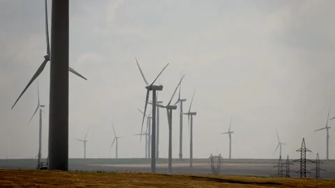 Windmills on the field Stockbeeldmateriaal 134026927