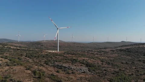 Windmills in open field 스톡 동영상 134548131