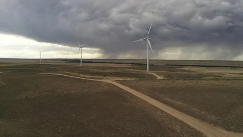 Windmills with stormy sky 2 動画素材 250352210