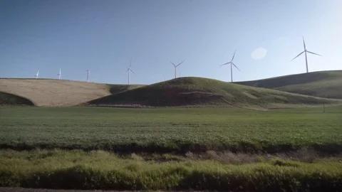 Windmills on a sunny spring afternoon in eastern washington 스톡 동영상 89580805
