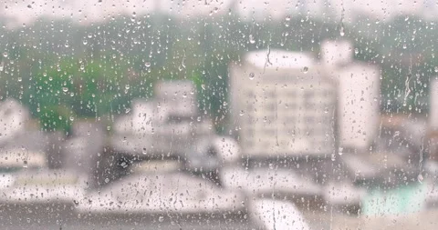 Window and raindrops Vídeo Stock 134353409