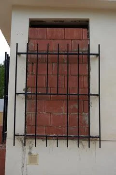 Window bricked up to prevent squatting Foto stock