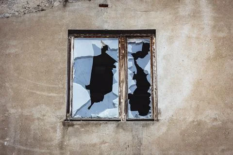 Window with a broken pane in an old building in Warsaw, Poland Fotos de archivo