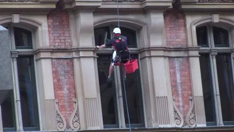 Window Cleaner In The Central Business District (CBD) In Sydney, Australia Stock Footage 158915572