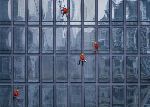 Window cleaner's working on facade of high rise building in Bangkok Fotos de archivo