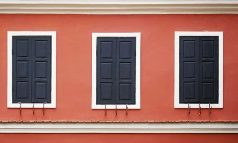 The window is closed with shutters 库存照片