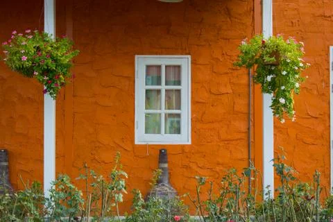 Window With Flower Basket On Wall Foto stock