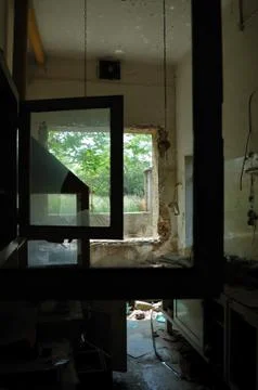 Window frames with broken glass Stock-Fotos