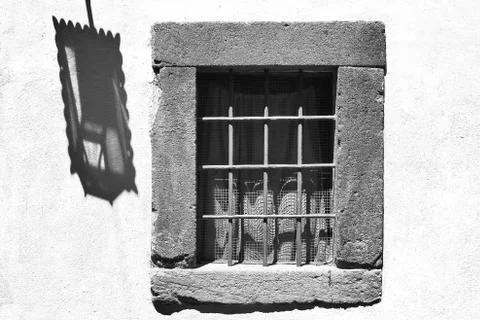 Window with grating with lamp shade Foto stock