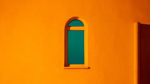 Window of the mosque in turkey against the background of a white wall Stock-Fotos