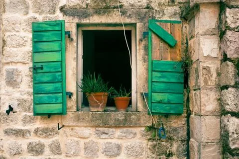 Window in an old stone house Foto stock