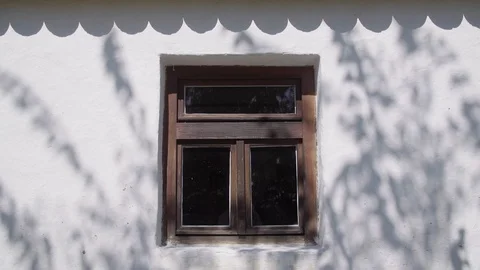 Window of old traditional house Vídeo Stock 129177512