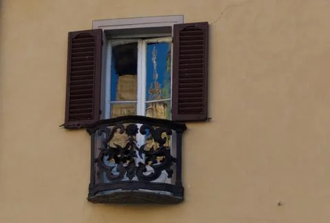 Window in one of the ancient building in Como Stock Photos