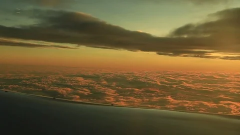 Window seat view of airline jet wing during a golden sunset. Vídeos de archivo 83654050