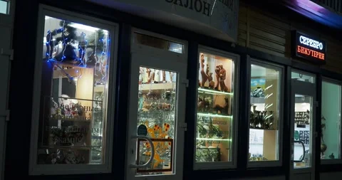 The window of a small private store selling locally made goods Vídeos de archivo 300991991