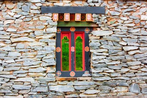 Window on stone wall texture background Foto stock