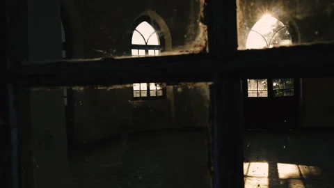 Window. The sun's rays shine through the old window in the room. Vídeos de archivo 112316576