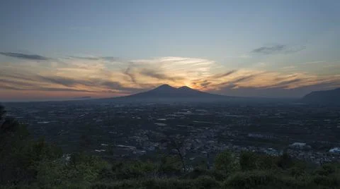 Window on Vesuvius at sunset Foto stock