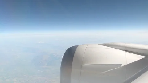 Window View from Airplane 動画素材 89779110