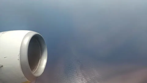 Window view, pov plane flying over water 库存影片 242452412